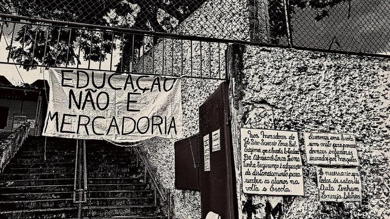 Cartaz em frente à escola Dr. Álvaro Souza Lima, na zona sul de São Paulo (Foto: Reprodução)