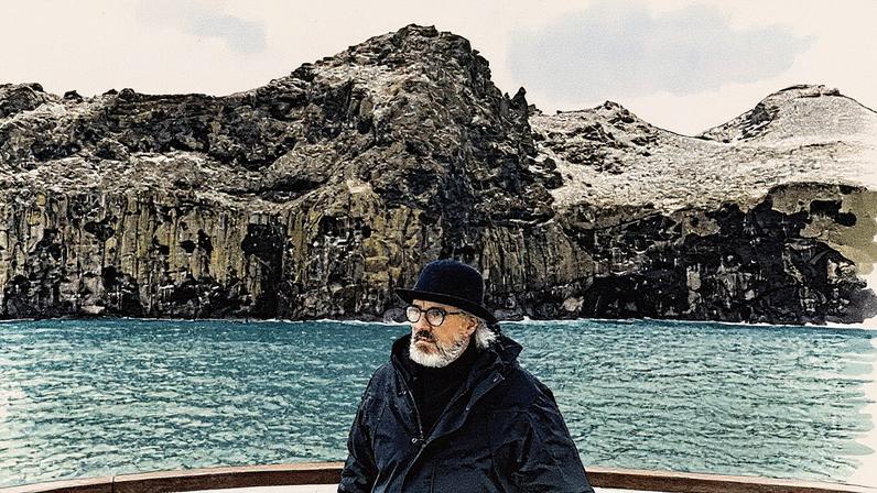 Olafur Eliasson em um ambiente natural na Islândia (Foto: Reprodução)