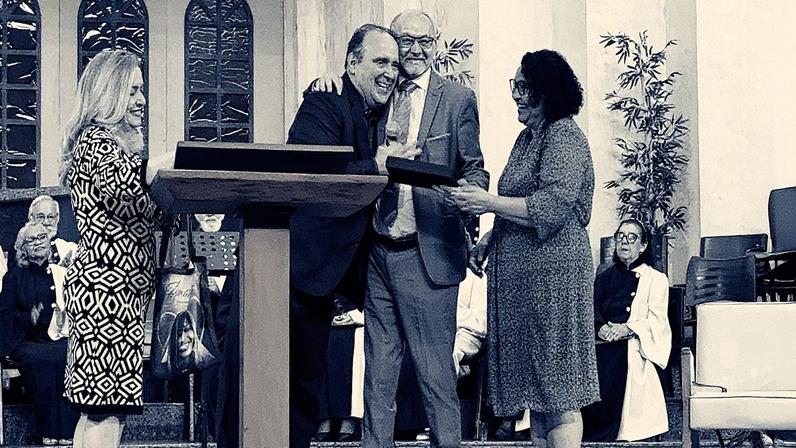 O pastor João Marcos Barreto Soares (aà esquerda), com a esposa, Elzi, ao lado do pastor Gerson Thomáz com sua esposa Sônia - Foto: JMM