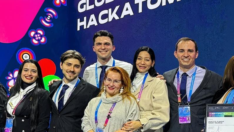 Equipe TupiTech, vencedora do Global Hackatom 2025: Larissa Oliveira de Sá (líder), Inayá Corrêa Barbosa Lima (mentora), Diógenes Kreusch Filho, Marcela Rabelo de Lima, Leonardo Zortea e Adriel Faddul Stelzenberger.