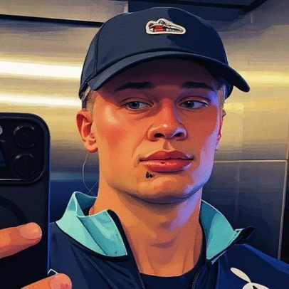 Haaland se machuca em acidente curioso com ônibus da seleção norueguesa