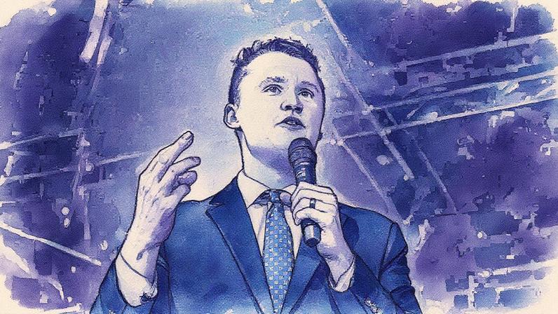 Charlie Kirk discursa em evento da Turning Point USA antes do discurso do senador JD Vance, em Mesa, Arizona (Foto: Reprodução)