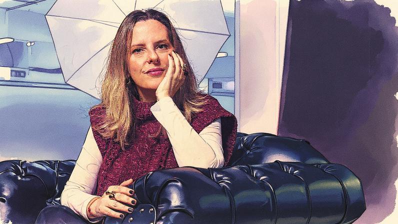 Escritora Tati Bernardi grava curso na CasaFolha (Foto: Reprodução)