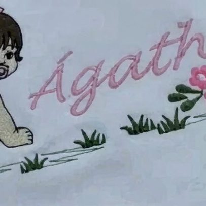 Pai registra nome errado da filha e mãe se lamenta por itens personalizados