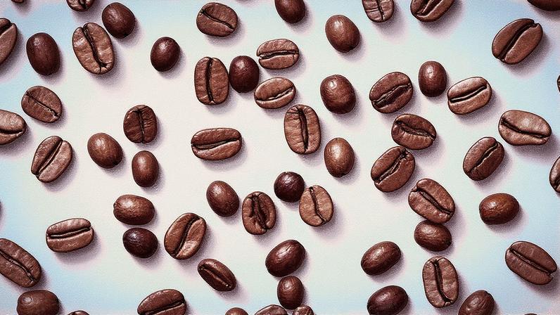 Café em uma xícara sobre uma mesa de madeira (Foto: Reprodução)