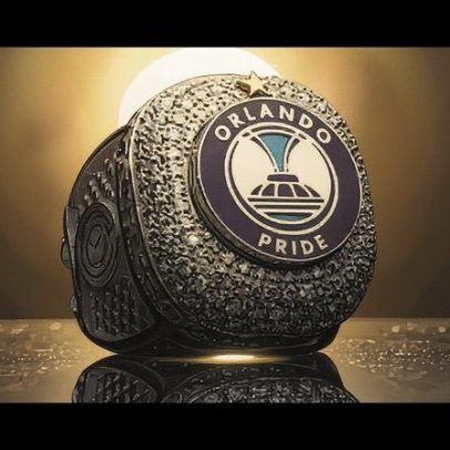 Marta e equipe recebem anel por conquista histórica na NWSL