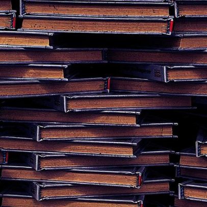 Leitor critica autores por desconsiderarem a universalidade da palavra