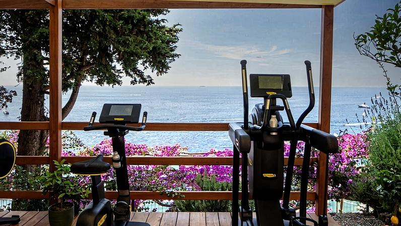 Anantara Hotels & Resorts firmou uma parceria global com a Technogym, líder em equipamentos de wellness (Foto: Reprodução)