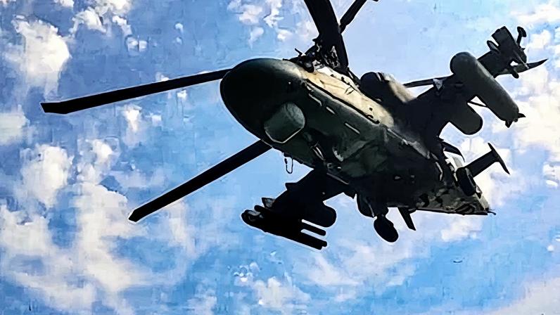Helicóptero de ataque Ka-52 sobrevoa Bielorrusia durante os exercícios militares Zapad 2025 (Foto: Reprodução)