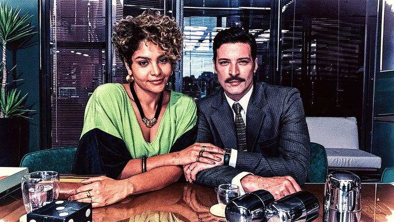 Bárbara Reis e Leandro Lima caracterizados como Lena e Herculado, seus personagens em 'Três Graças' (Foto: Reprodução)