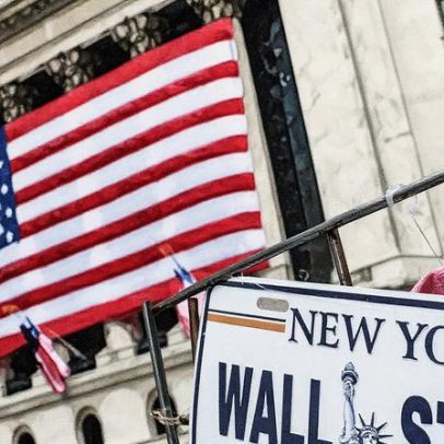 Índices de Nova York caem após declarações de Powell sobre avaliação de mercado