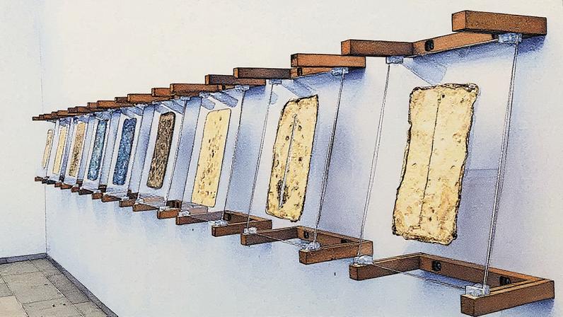 Materiais autorreparáveis desenvolvidos a partir de hongos expostos em uma instalação na Bienal de Veneza (Foto: Reprodução)