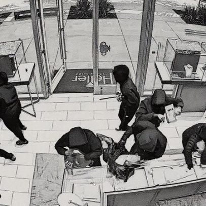 Bando assalta joalheria e leva US$ 1 milhão em mercadorias nos Estados Unidos