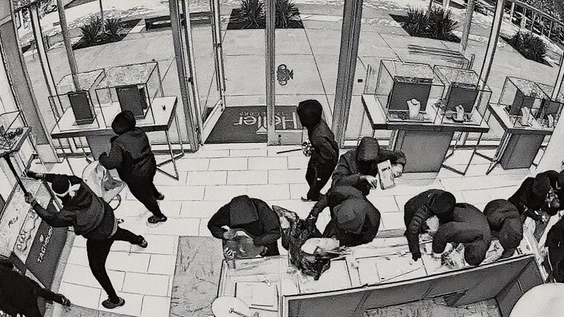 Grupo armado invade joalheria nos EUA e rouba mercadorias avaliadas em US$ 1 milhão (Foto: Reprodução)