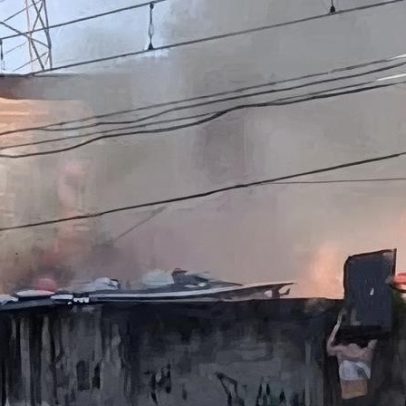 Bombeiros combatem incêndio em Irajá e interrompem circulação da Linha 2 do metrô
