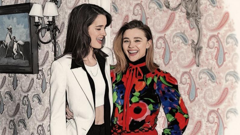 Modelo e atriz posam juntas para a foto (Foto: Reprodução)