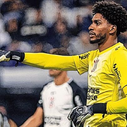 Hugo celebra defesa de pênalti e brinca sobre jatinho após vitória no Corinthians