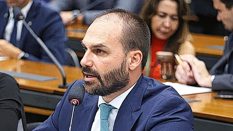Deputado federal Eduardo Bolsonaro em evento na Câmara dos Deputados (Foto: Reprodução)