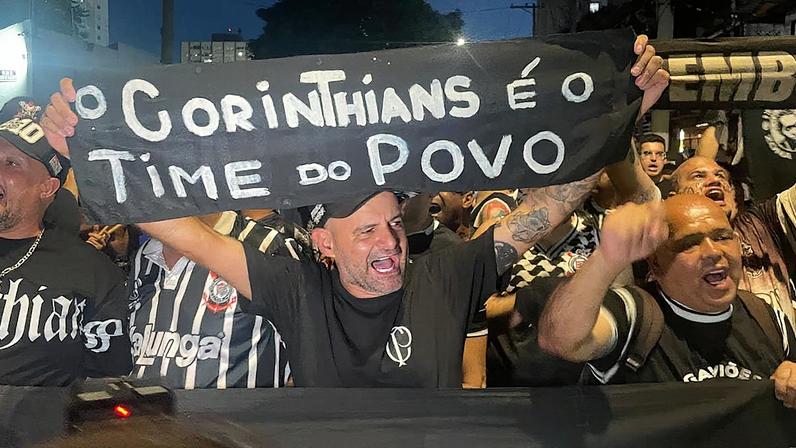Pleito para impeachment do presidente Augusto Melo do Corinthians ocorre no mini-ginásio do Parque São Jorge (Foto: Reprodução)