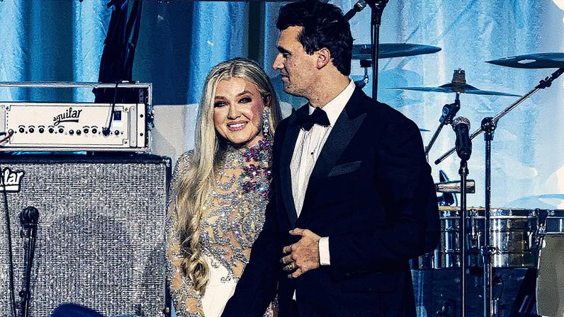 Charlie Kirk e sua esposa, Erika Kirk, participam de evento em hotel em Washington (Foto: Reprodução)