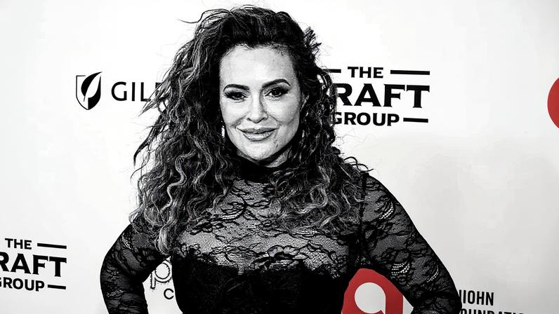 Alyssa Milano participa de evento da fundação de Elton John em West Hollywood, Califórnia (Foto: Reprodução)