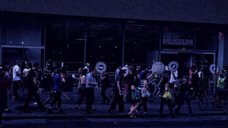 Grupo de manifestantes realiza ação no New Museum, em Nova York, em 25 de junho de 2019 (Foto: Reprodução)