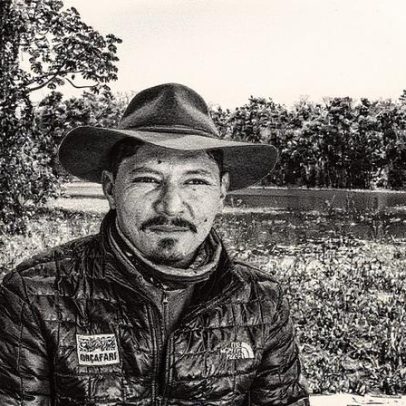 Ex-caçador transforma câmera em sua nova arma como guia de safári