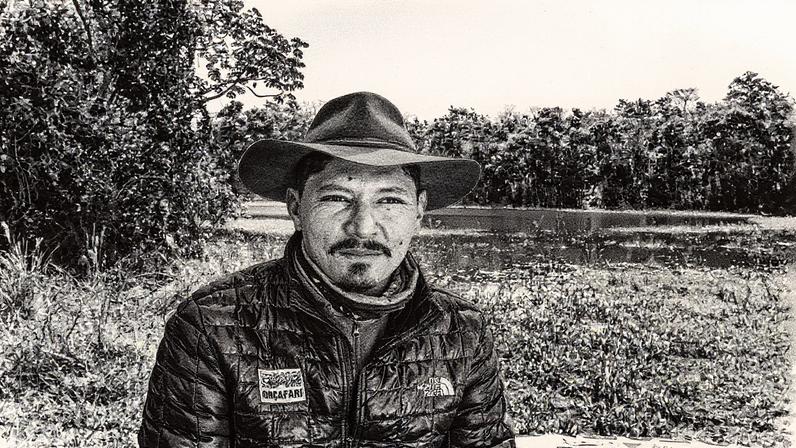 Mario Nelson Cleto Rodrigues, guia de campo da Onçafari, apresenta a importância da preservação da onça-pintada para a natureza e para os pantaneiros (Foto: Reprodução)