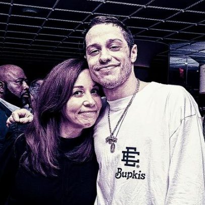 Pete Davidson relembra momento doloroso com a mãe que inspirou sua sobriedade