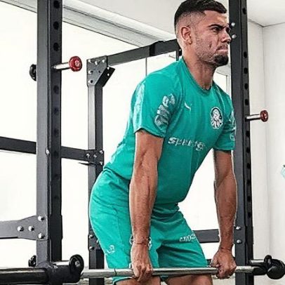 Andreas Pereira realiza testes físicos e conversa com Abel no Palmeiras