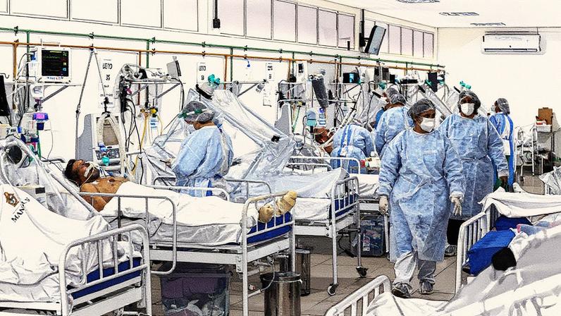 Médicos trabalham durante a pandemia de Covid-19 (Foto: Reprodução)