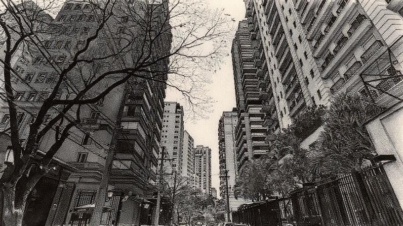 Rua Frederic Chopin, no Jardim Europa, com apartamentos avaliados em quase R$ 37 milhões (Foto: Reprodução)