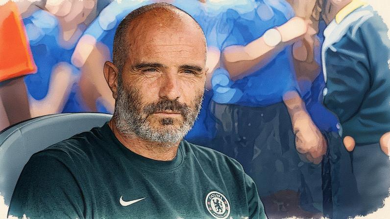 Enzo Maresca conversa com Raheem Sterling durante partida entre Chelsea e Fluminense (Foto: Reprodução)