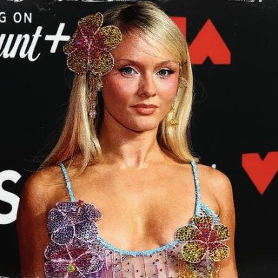 Zara Larsson brilha com look transparente no VMA 2025