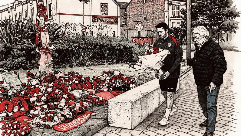 Enrique Cerezo e Koke depositam flores em homenagem a Diogo Jota em Anfield (Foto: Reprodução)