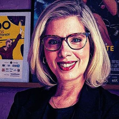 Dani Valente revela sua conversão religiosa e vida em Orlando com sogra famosa