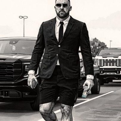 Kelce divide opiniões com seu traje inusitado antes do jogo Chiefs e Eagles