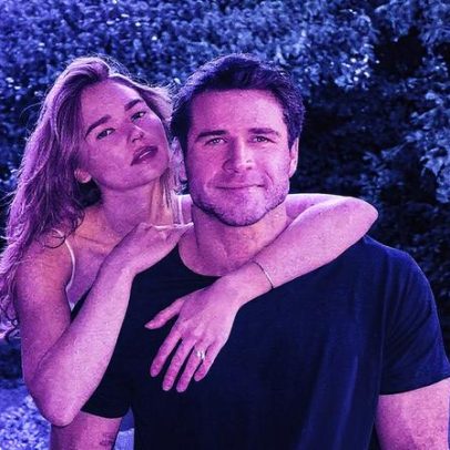 Liam Hemsworth e Gabriella Brooks anunciam noivado com anel de diamante enorme