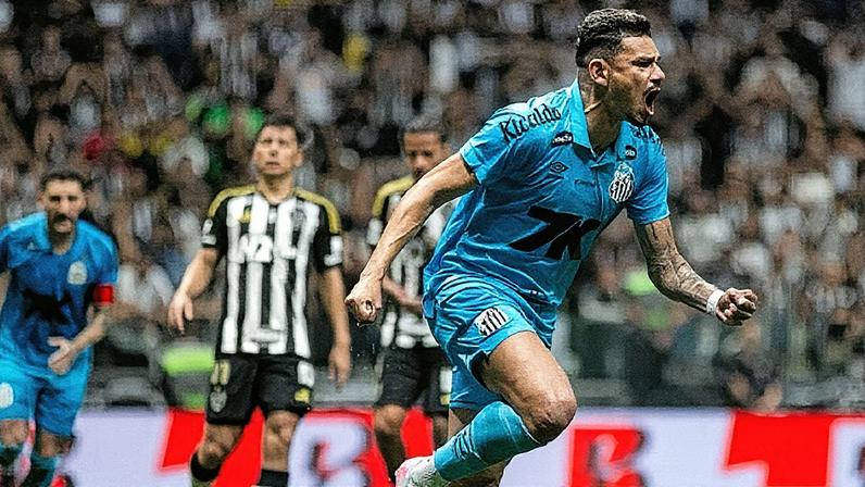 Tiquinho Soares comemora gol em partida entre Santos e Atlético-MG (Foto: Reprodução)