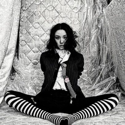 Chaeyoung celebra estreia solo e 10 anos de TWICE com nova música e ambição renovada