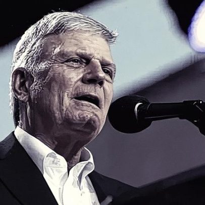 Pastora critica seguidores de influencers considerados 'depravados' em culto