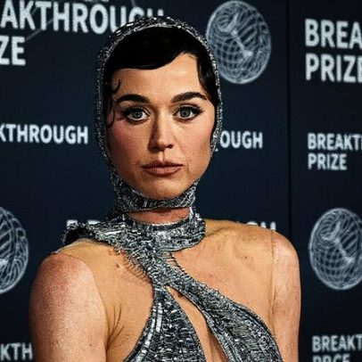 Katy Perry celebra 15 anos de carreira e reflete sobre seu caminho profissional