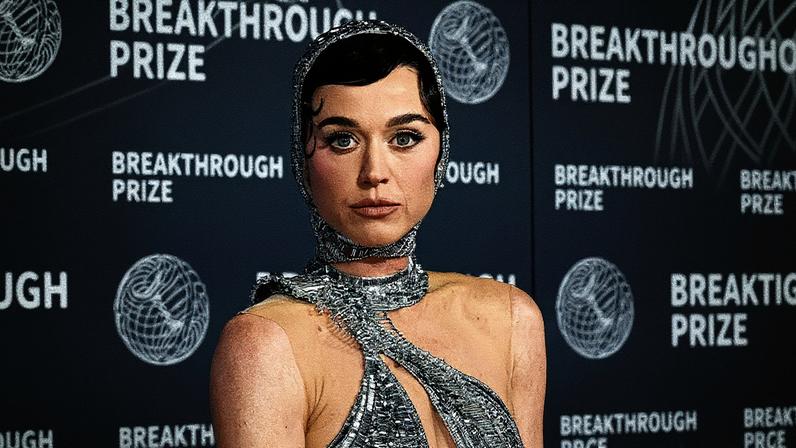 Katy Perry compartilha um post no Instagram sobre seu aniversário de 143 dias, mencionando que não está mais "forçando" coisas em sua carreira (Foto: Reprodução)