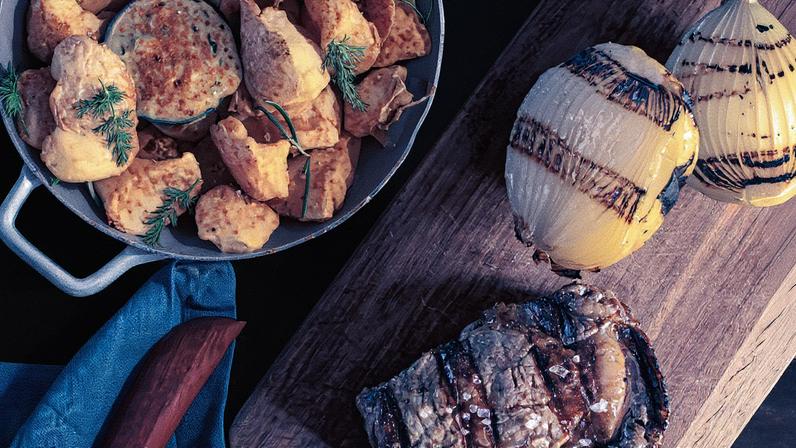 Bife ancho servido em um prato no restaurante Cortés Asador, em São Paulo (Foto: Reprodução)