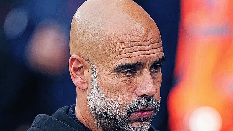 Treinador Pep Guardiola durante clássico entre Manchester City e Manchester United (Foto: Reprodução)