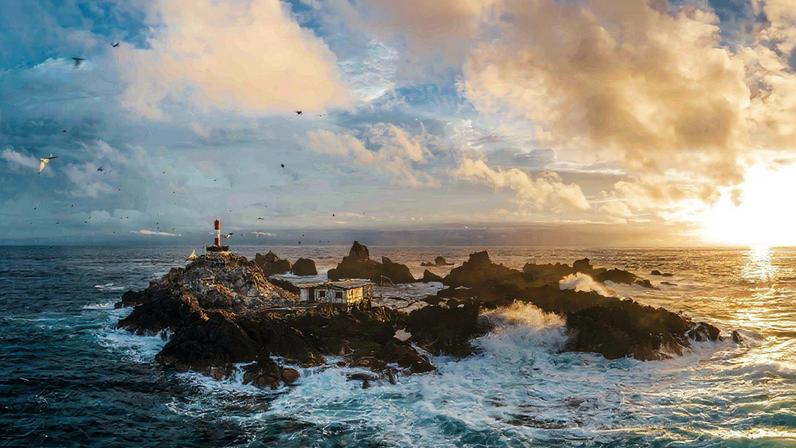 Arquipélago São Paulo e São Pedro, localizado no Nordeste, é um dos mais remotos do mundo (Foto: Reprodução)