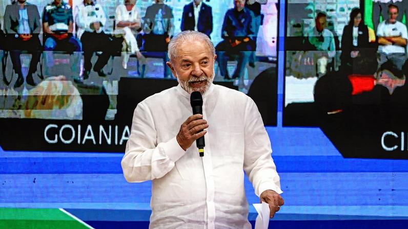 Lula discursa durante visita ao Hospital Universitário da UNB (Foto: Reprodução)