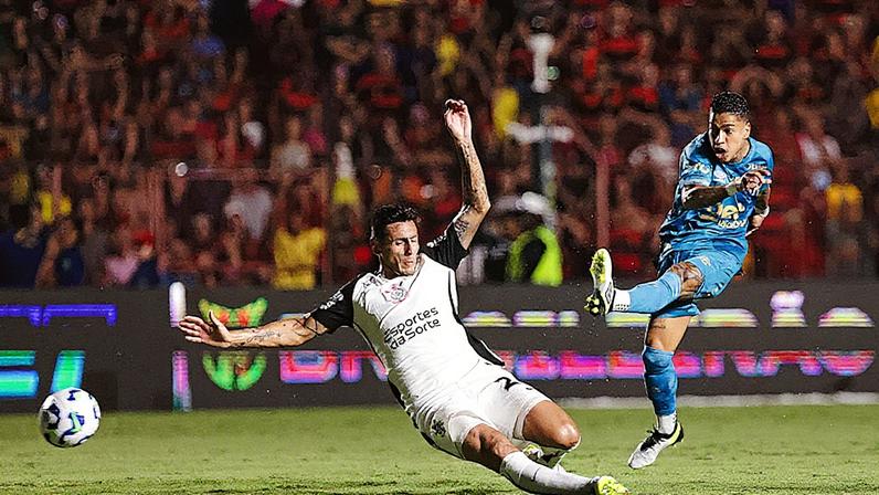 Matheuzinho comemora gol pelo Sport contra o Corinthians na Ilha do Retiro (Foto: Reprodução)