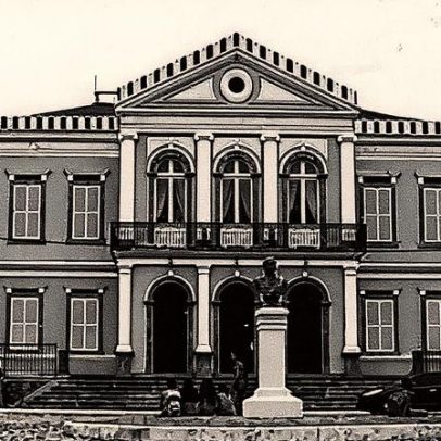 Estado do Rio será condenado a indenizar estudante por câmera em banheiro escolar