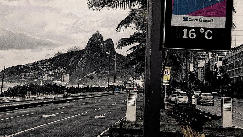 Termômetro de rua no Leblon marca 16°C em manhã fria de inverno (Foto: Reprodução)